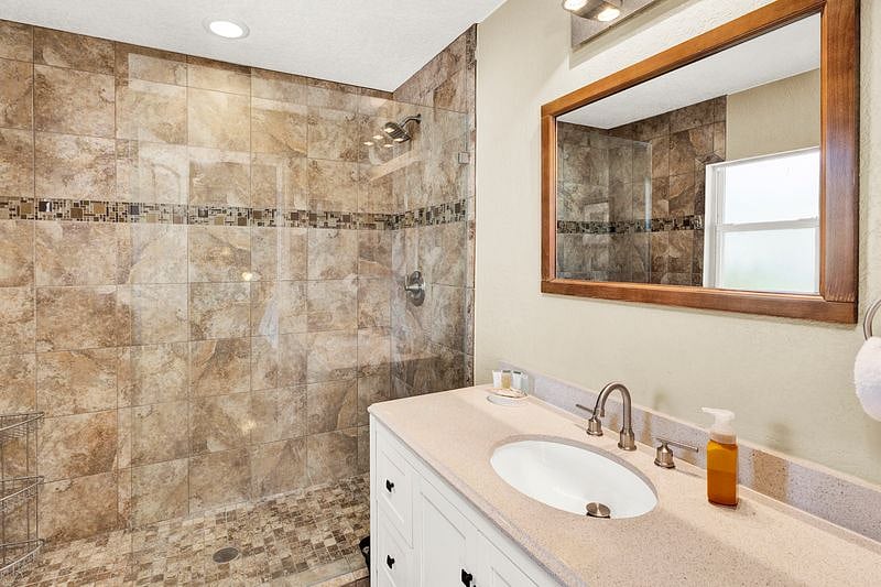 Furnished Finder property 584308_1 photo 18