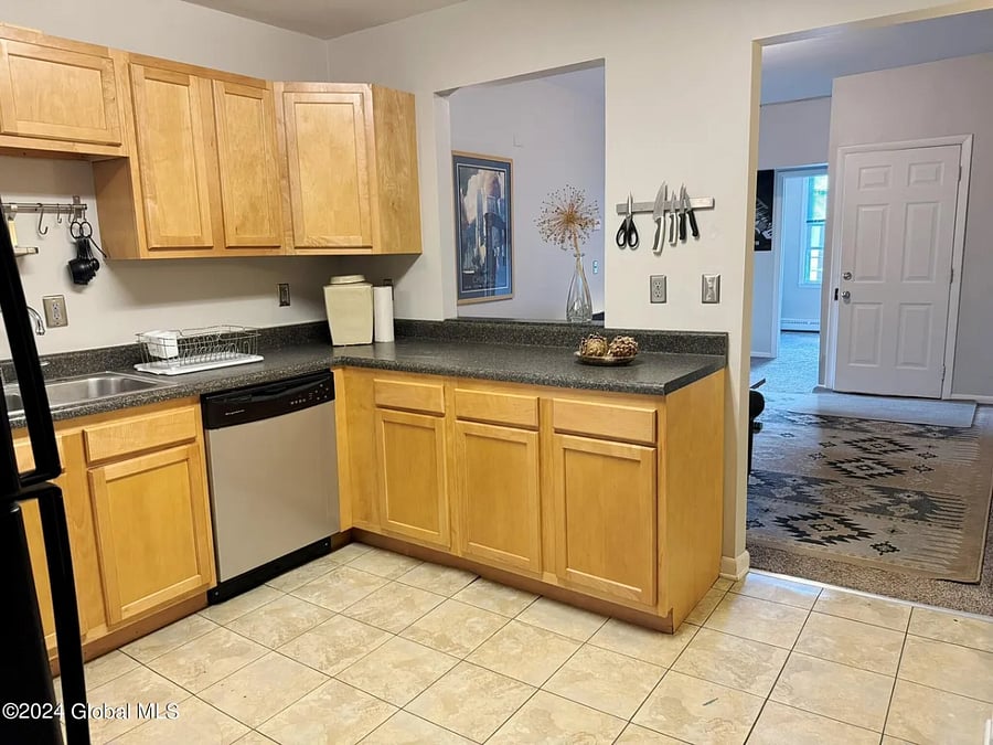Furnished Finder property 584327_1 photo 6