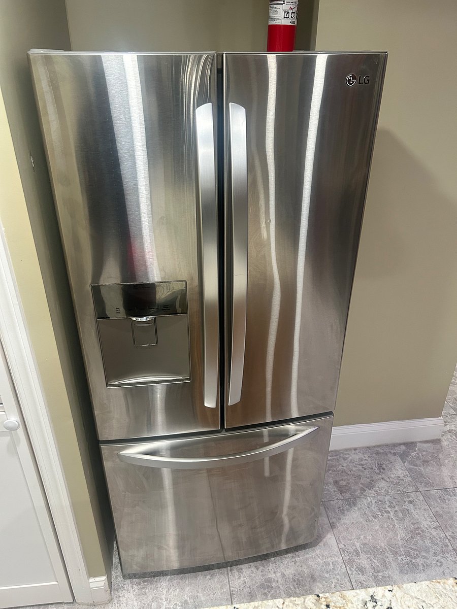 Store your groceries with ease in the full size refrigerator.