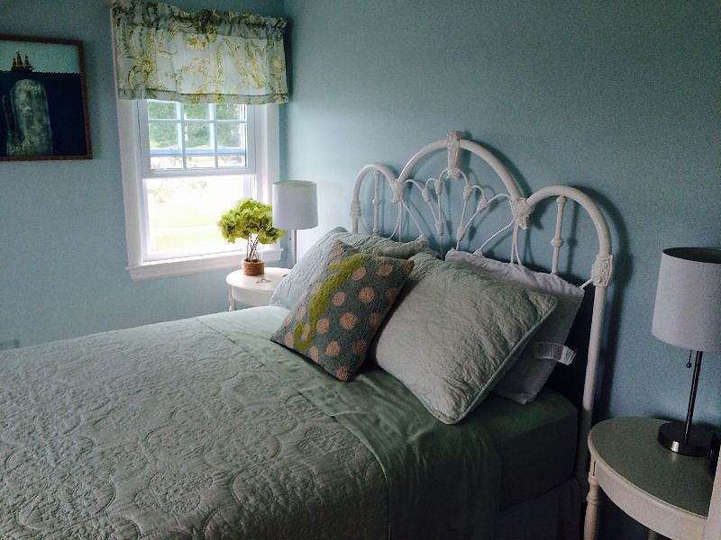 Queen bedroom