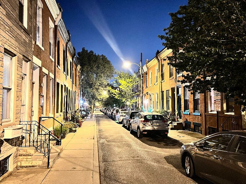 Narrow one-way streets of the Fairmount neighborhood. The apartment entrance and the mini garage are both on this side street.