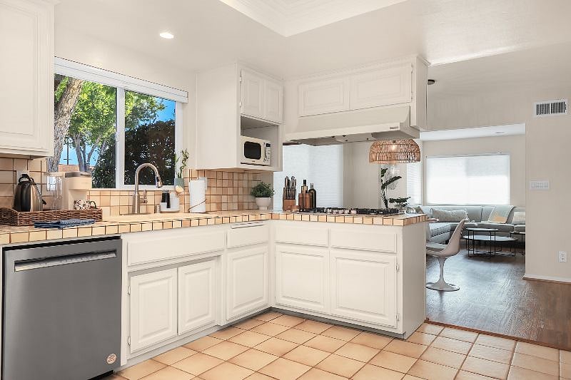 Furnished Finder property 584723_1 photo 8