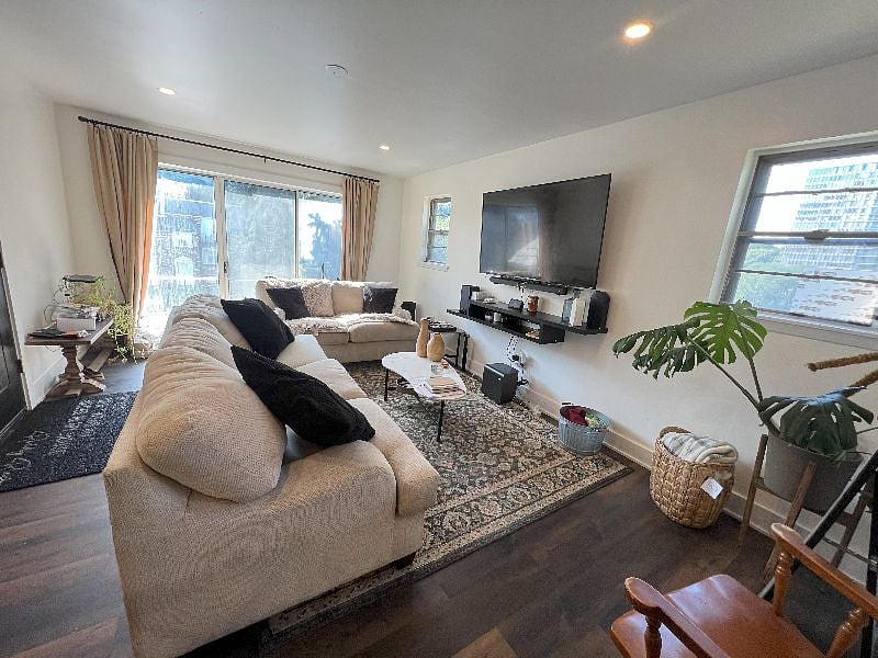 Furnished Finder property 584740_1 photo 3