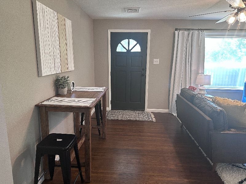 Furnished Finder property 584772_1 photo 3