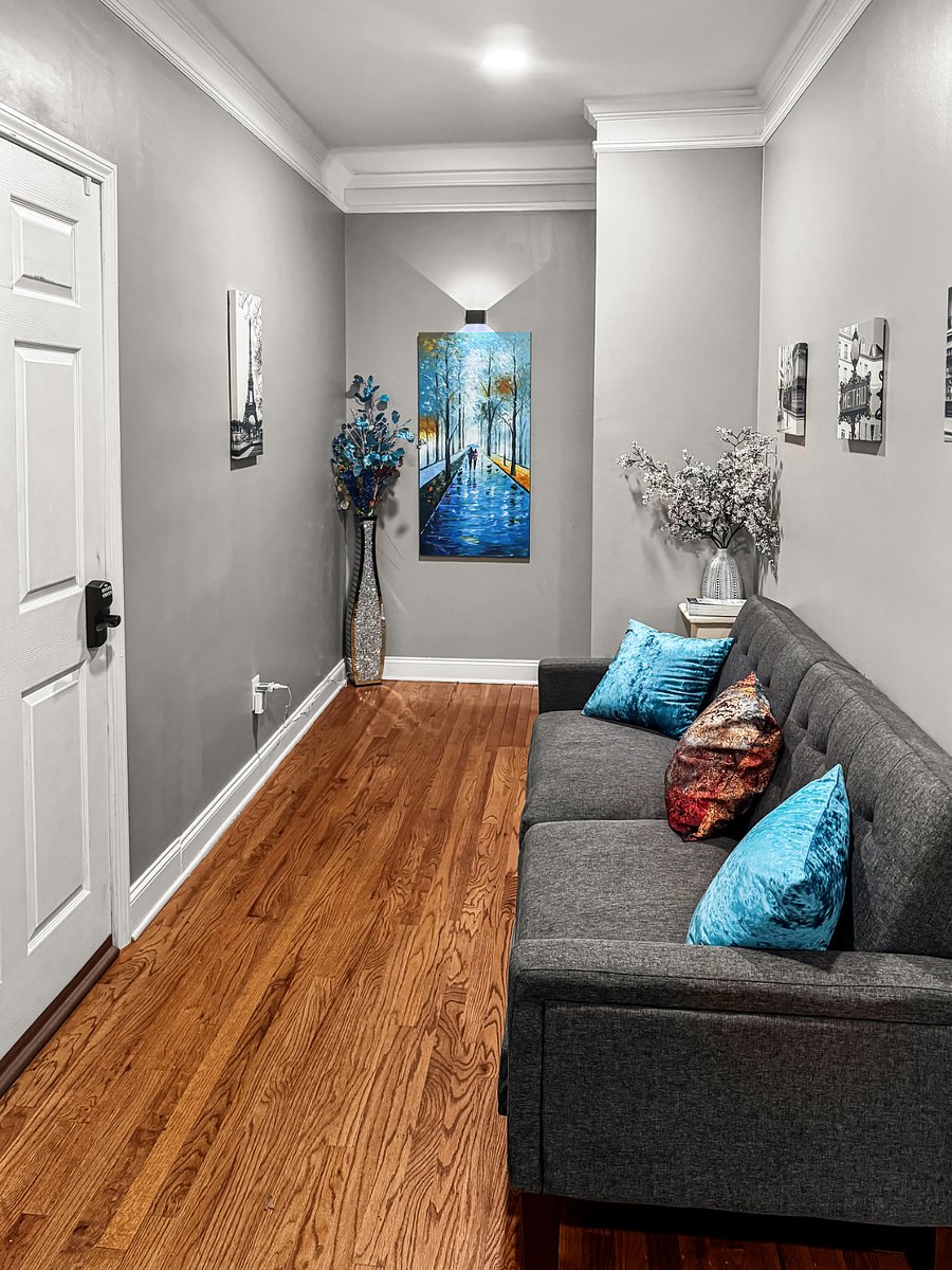 2nd Floor Hall & Lounge