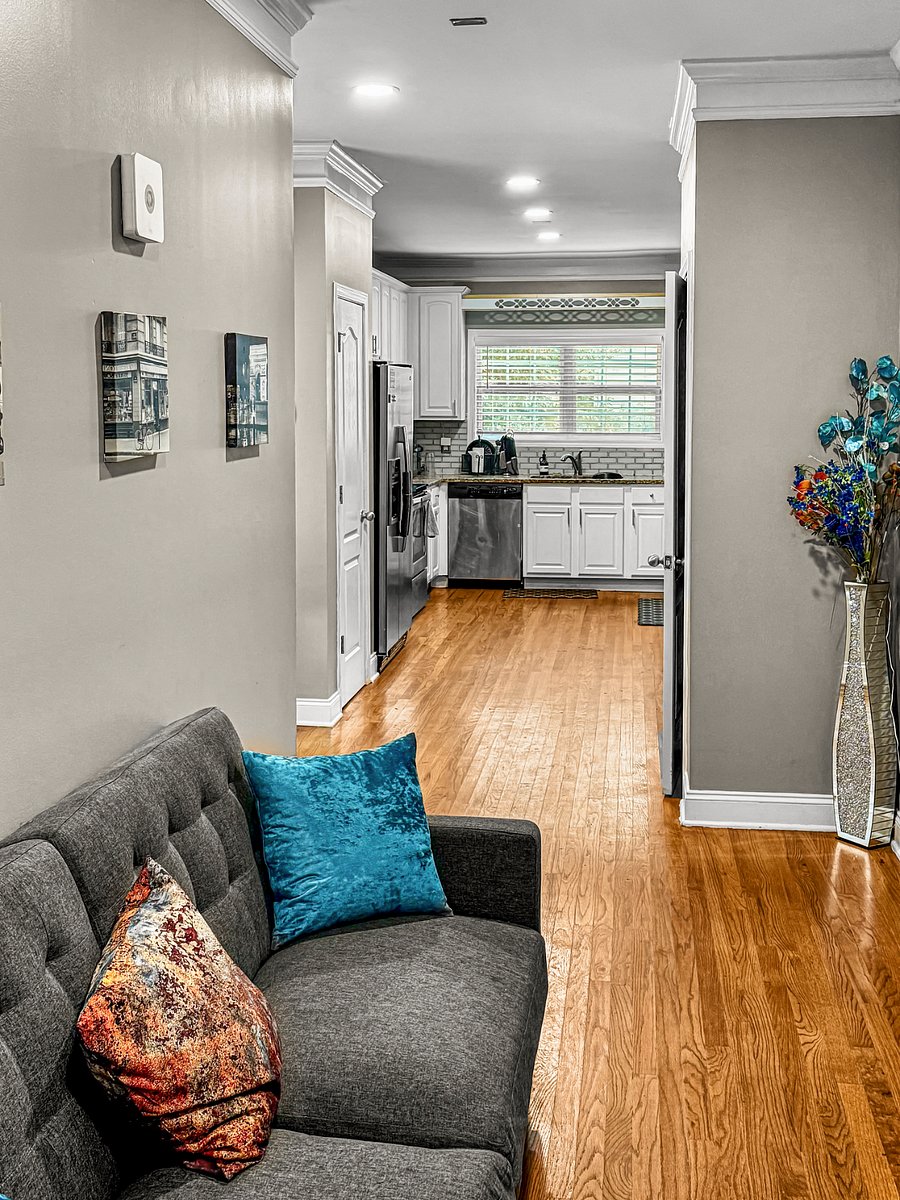 2nd Floor - Hall & Lounge