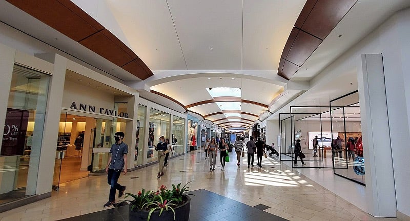 Westfield Mall Outlet.