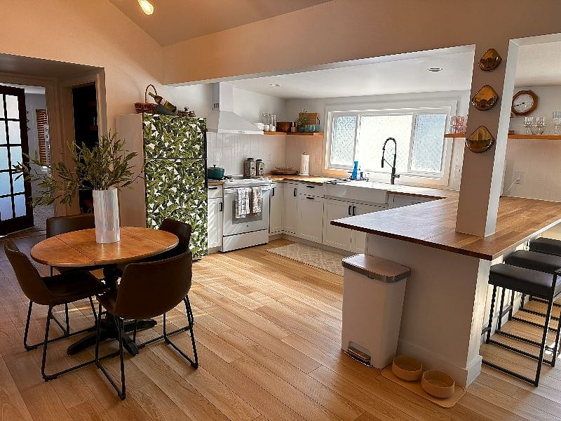 Kitchen / Dining