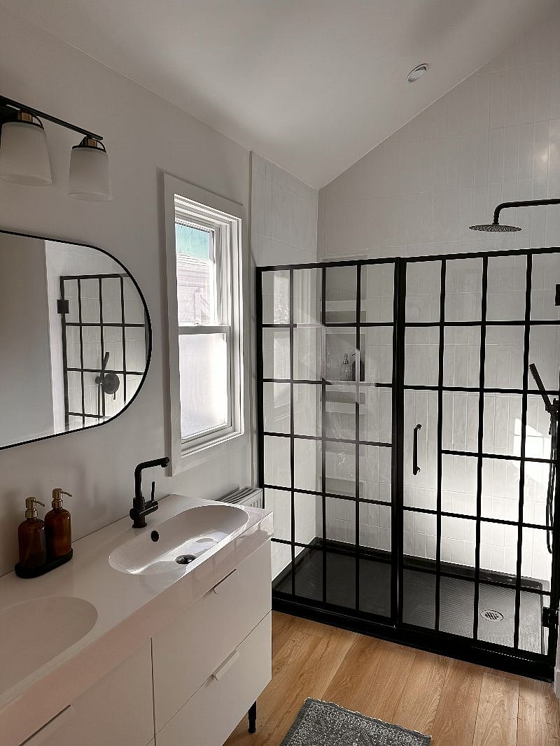 Bedroom 1 / Primary ensuite bathroom
