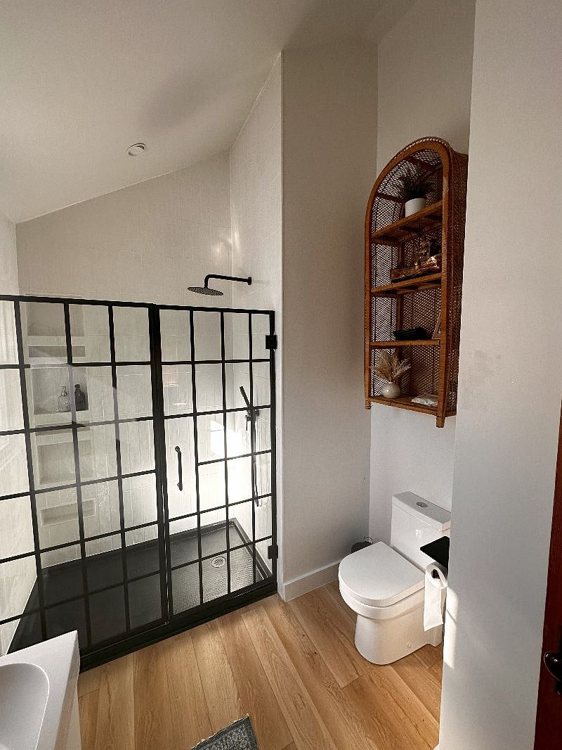 Bedroom 1 / Primary ensuite bathroom