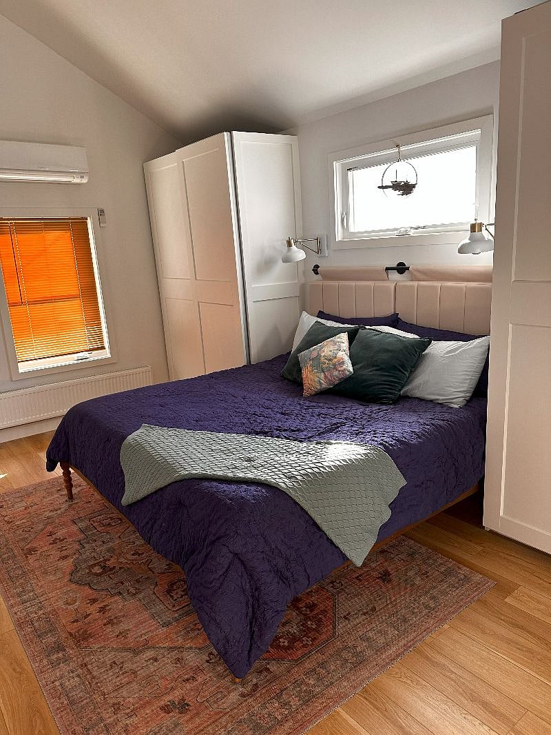 Bedroom 1 / Primary Suite