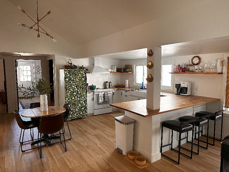 Kitchen / Dining area