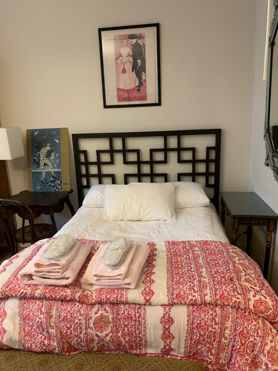 Full size bed