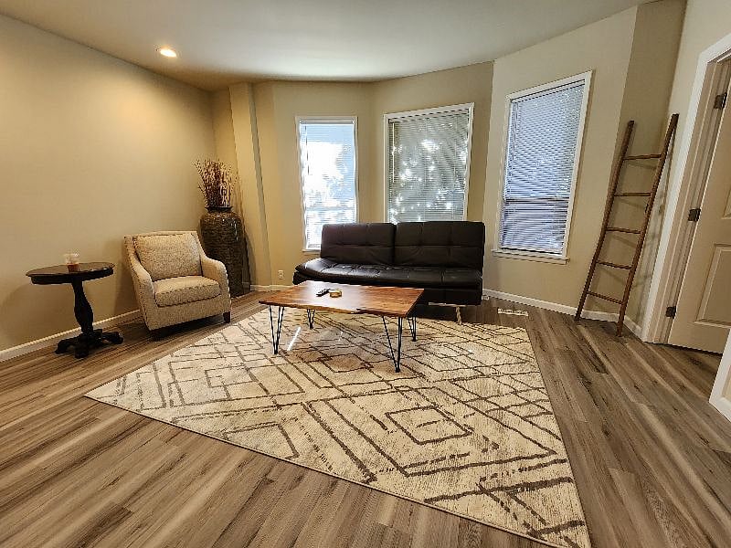 Furnished Finder property 585150_1 photo 4
