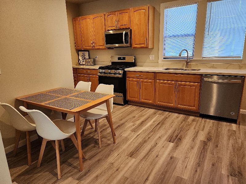 Furnished Finder property 585150_1 photo 18