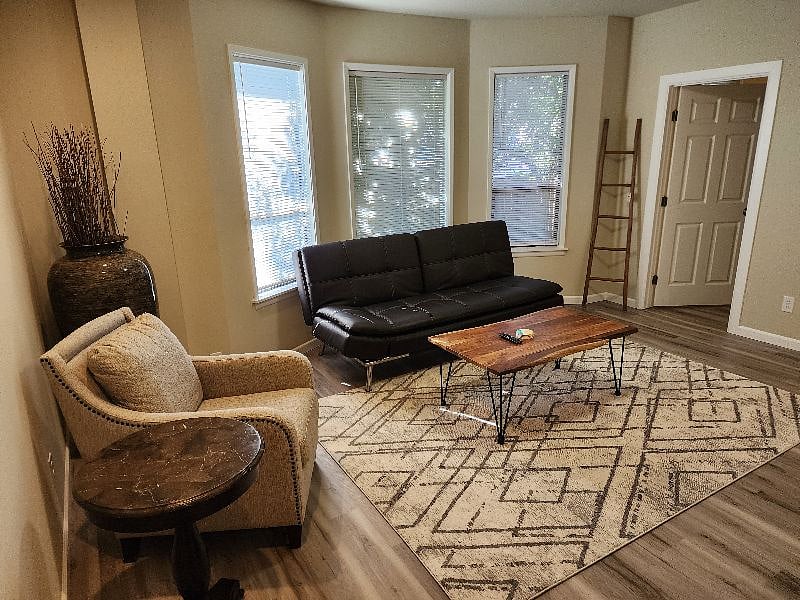 Furnished Finder property 585150_1 photo 12