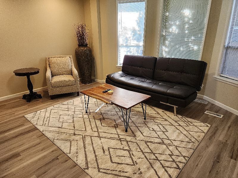 Furnished Finder property 585150_1 photo 17