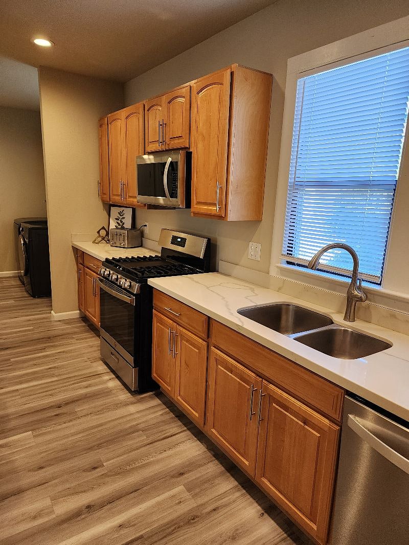 Furnished Finder property 585150_1 photo 35