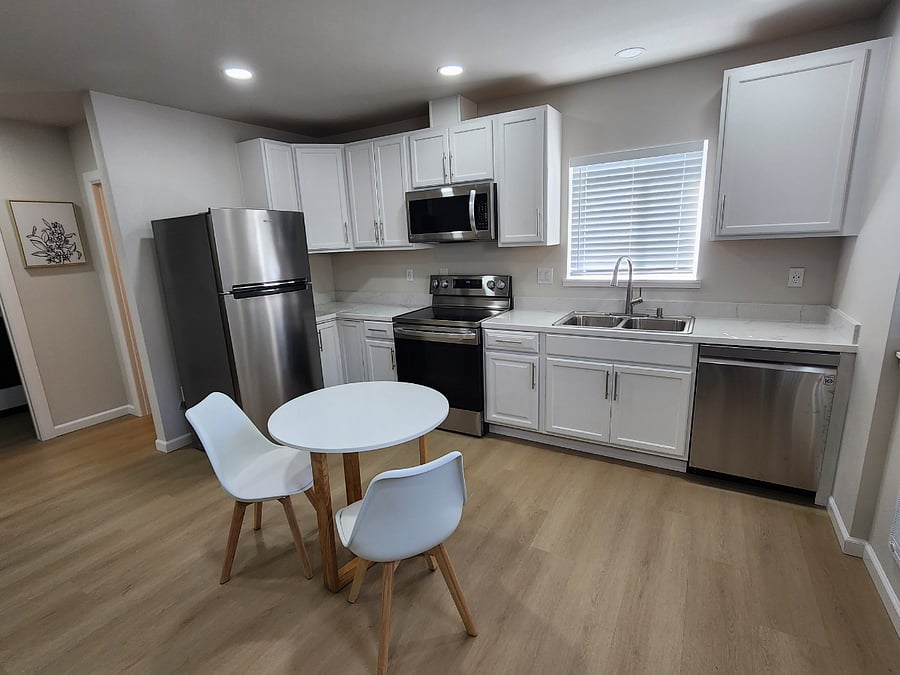 Furnished Finder property 585150_2 photo 8