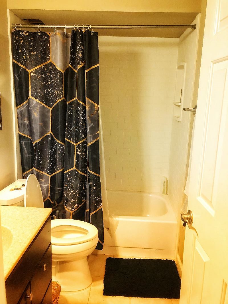 Second bathroom. 