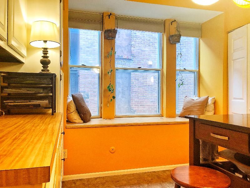 Kitchen additional counters and window-seats 