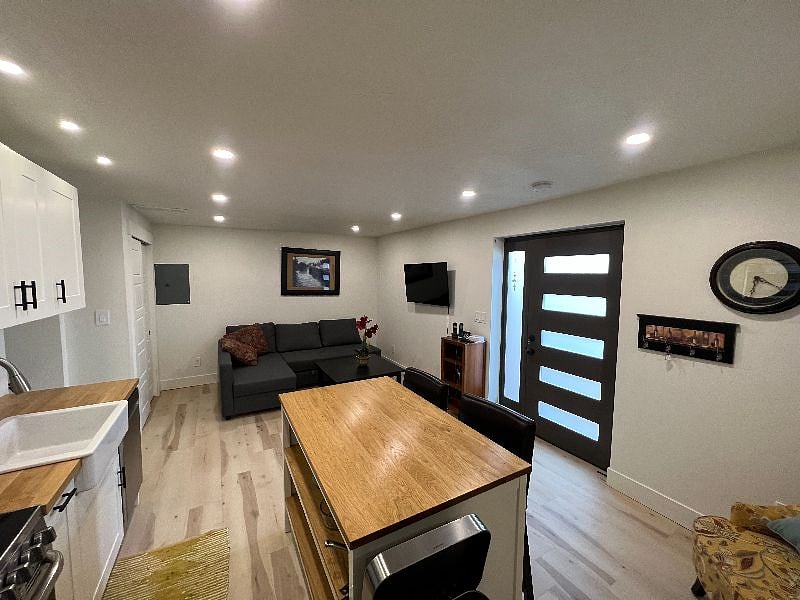 Furnished Finder property 585284_1 photo 3