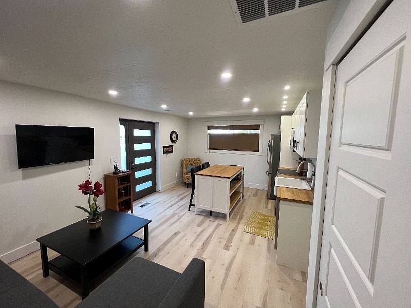 Furnished Finder property 585284_1 photo 4