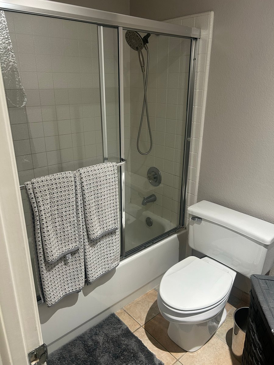 Shared master bathroom for bedroom #2 and bedroom #3