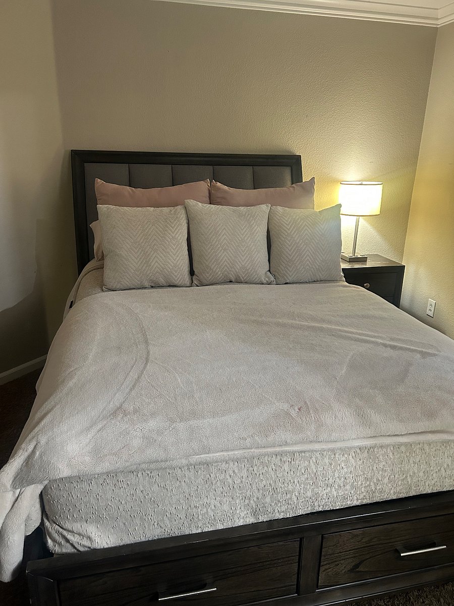 Bedroom #1 Queen size bed $1400