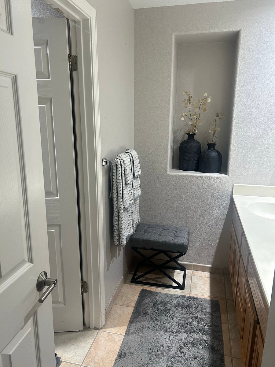Shared master bathroom for bedroom #2 and bedroom #3