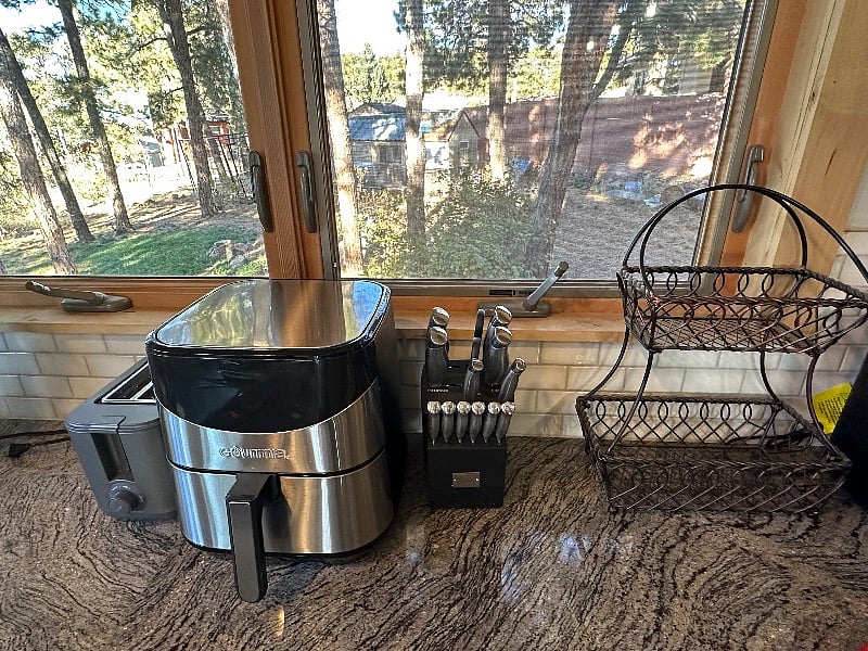 Air fryer, toaster, knife set for your use