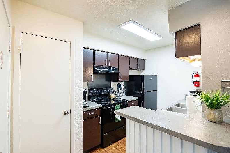 Furnished Finder property 585375_1 photo 26