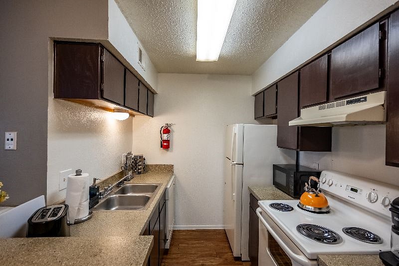 Furnished Finder property 585375_2 photo 3