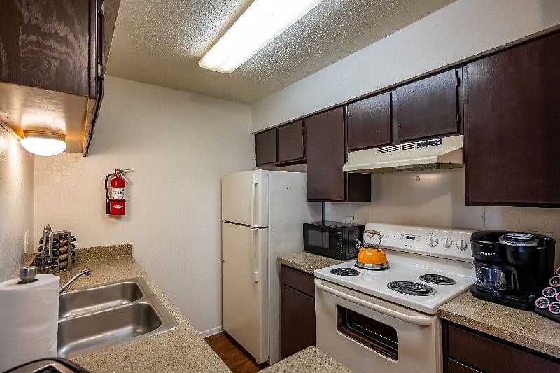 Furnished Finder property 585375_2 photo 23