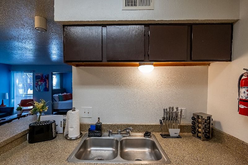 Furnished Finder property 585375_2 photo 22