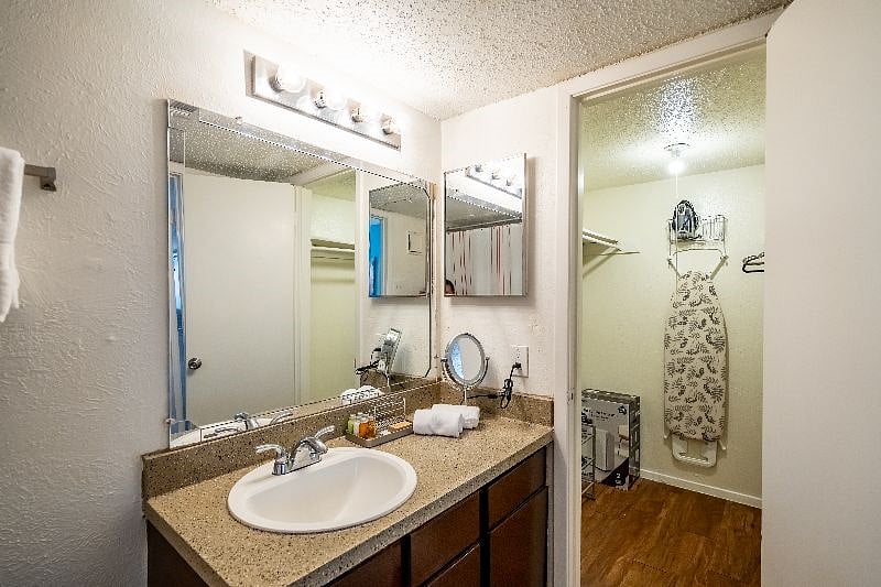 Furnished Finder property 585375_2 photo 30