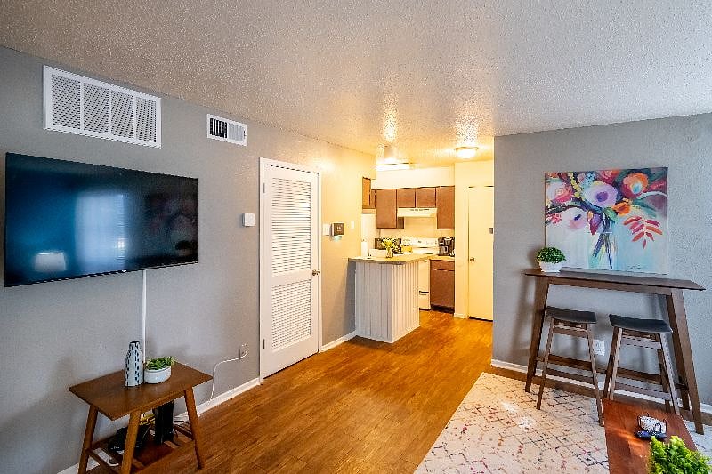 Furnished Finder property 585375_2 photo 18