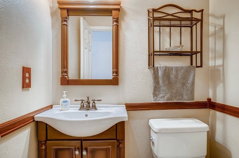 Main floor - 1/2 bath