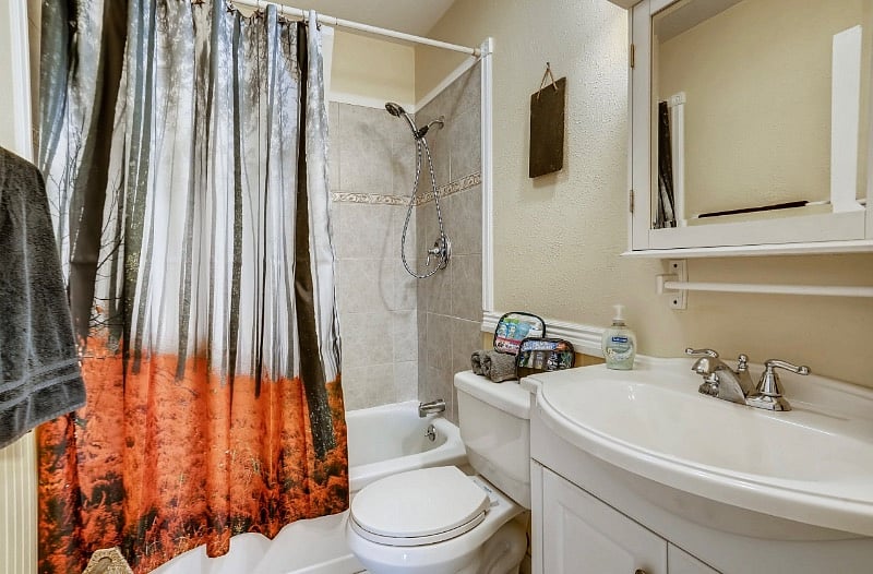Upstairs- Shared full bathroom