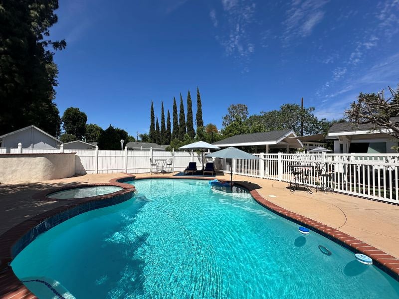 Furnished Finder property 585405_1 photo 21