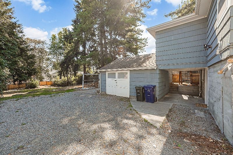 Furnished Finder property 585420_1 photo 21