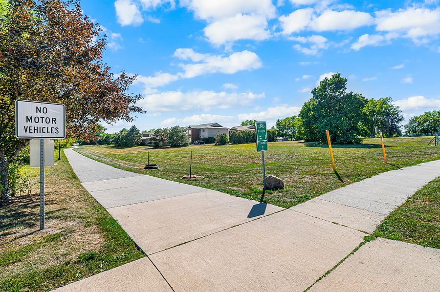 Walking Trail (access behind garages)
