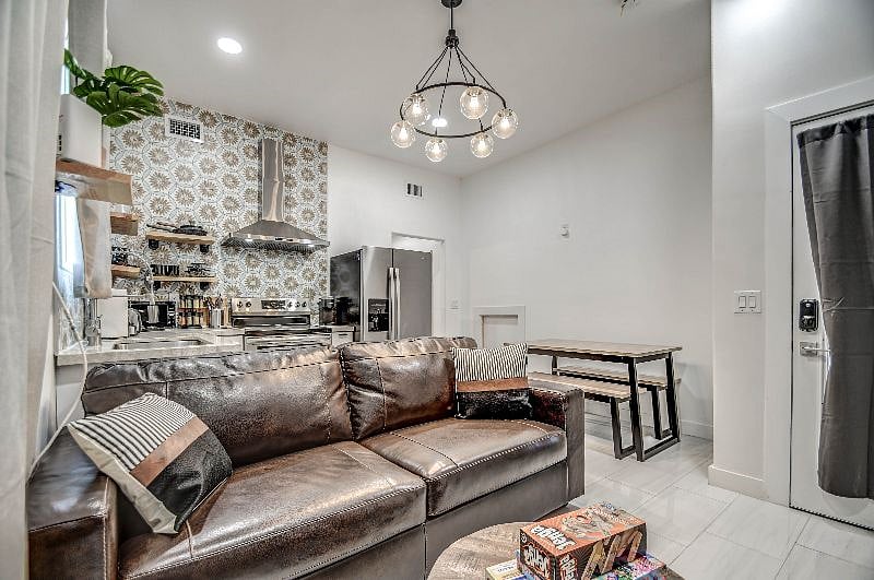 Furnished Finder property 585607_1 photo 9