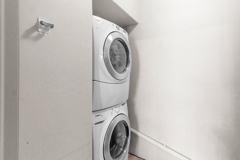 Washer/Drier in Unit