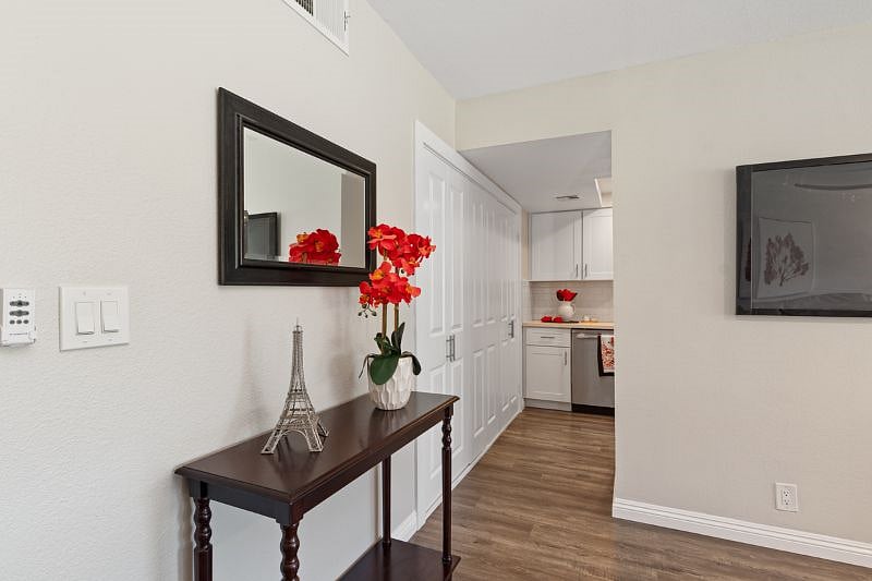 Furnished Finder property 585755_1 photo 9