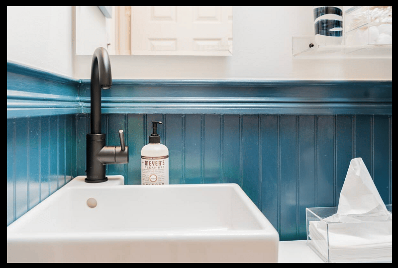 Bathroom sink detail