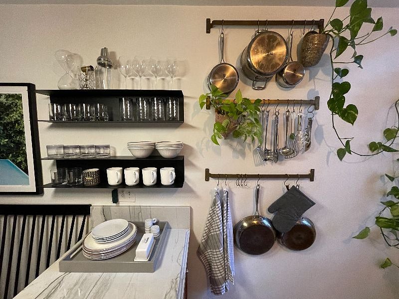 Open shelving & pots/pans storage
