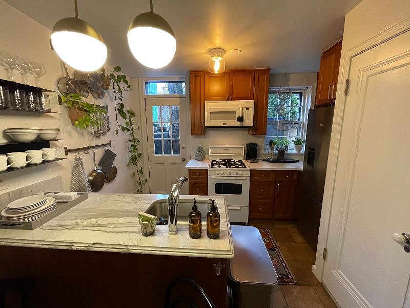 Kitchen peninsula and doorway to backyard