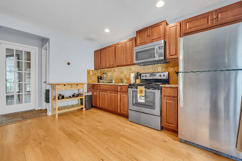 Furnished Finder property 585908_1 photo 6