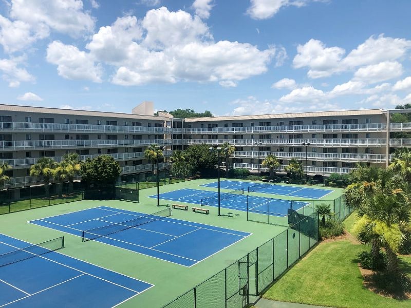 Lighted Tennis / Pickleball Courts